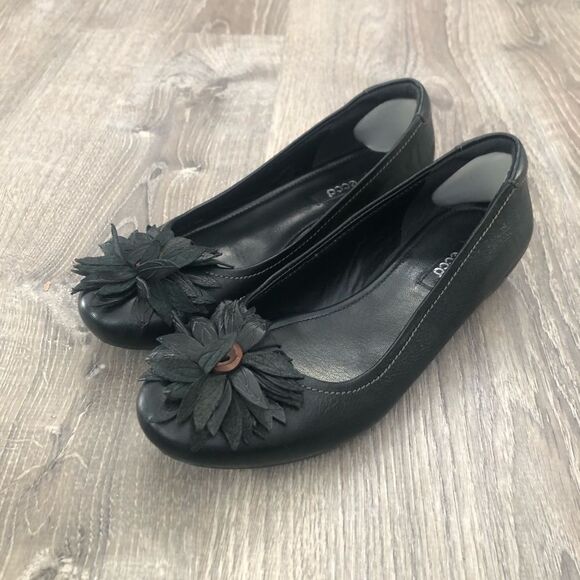 Ecco Black Leather Keystone Flower Slip-On Flats Shoes Women Size 38 EU 7-7.5 US - Picture 1 of 10